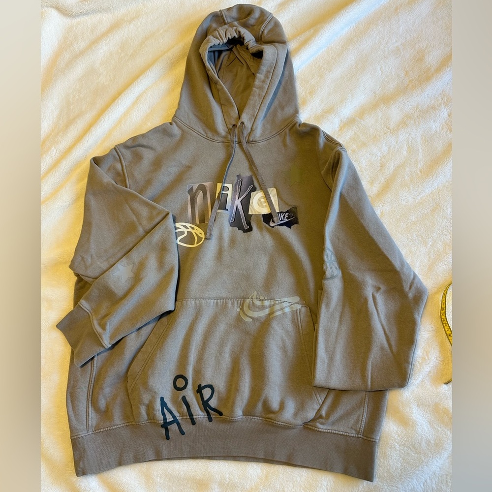 Nike Graphic Hoodie